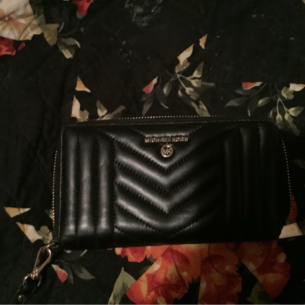 Michael Koran wallet with multiple card slots, zipper protection